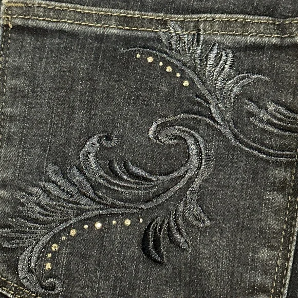 Women’s Lee Classic Fit Navy Blue Denim Jeans with Embroidered Pockets, Size 10. - Picture 2 of 14